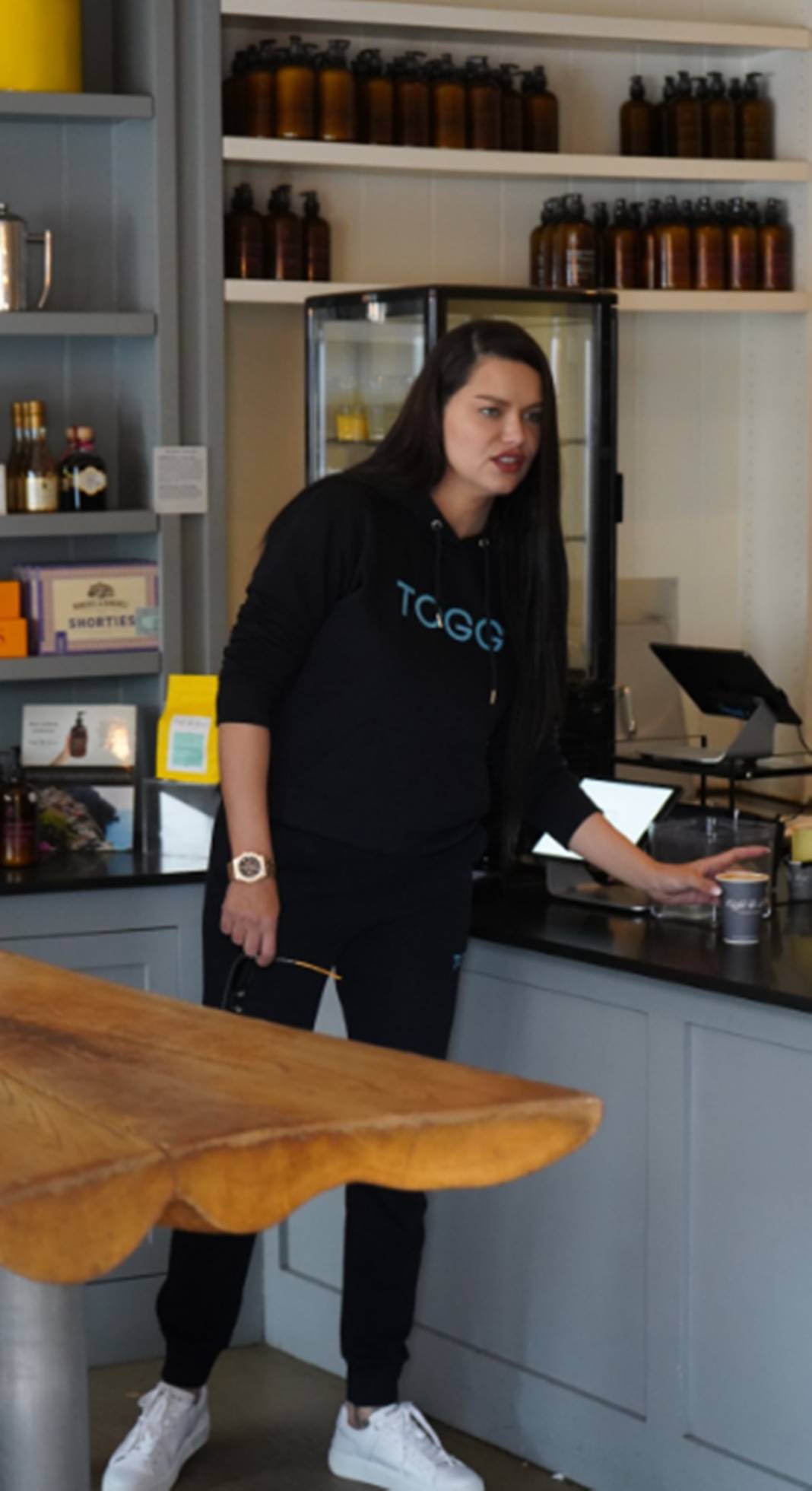 Adriana Lima, TOGG tişörtü giydi, sosyal medya yıkıldı! Görenler şaştı kaldı 4